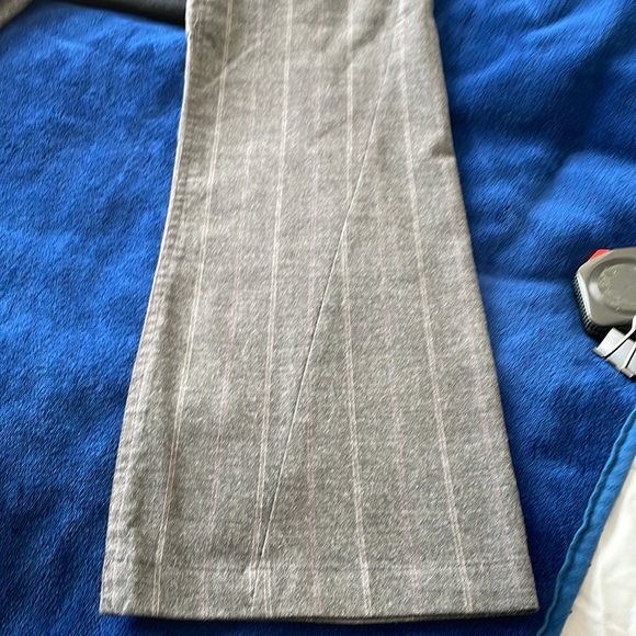 Volcom: Grey with white/pink pinstripes. Size 3 - Picture 6 of 6